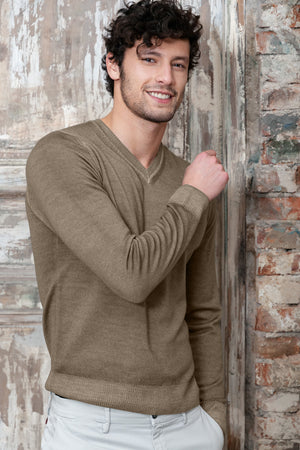Wick - Extrafine Merino Wool V-Neck Sweater - Castoro
