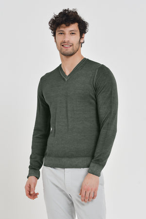 Wick - Extrafine Merino Wool V-Neck Sweater - Moss