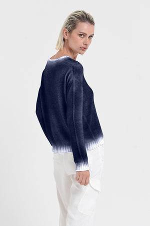 Spray Art Cogo V Knit in Navy