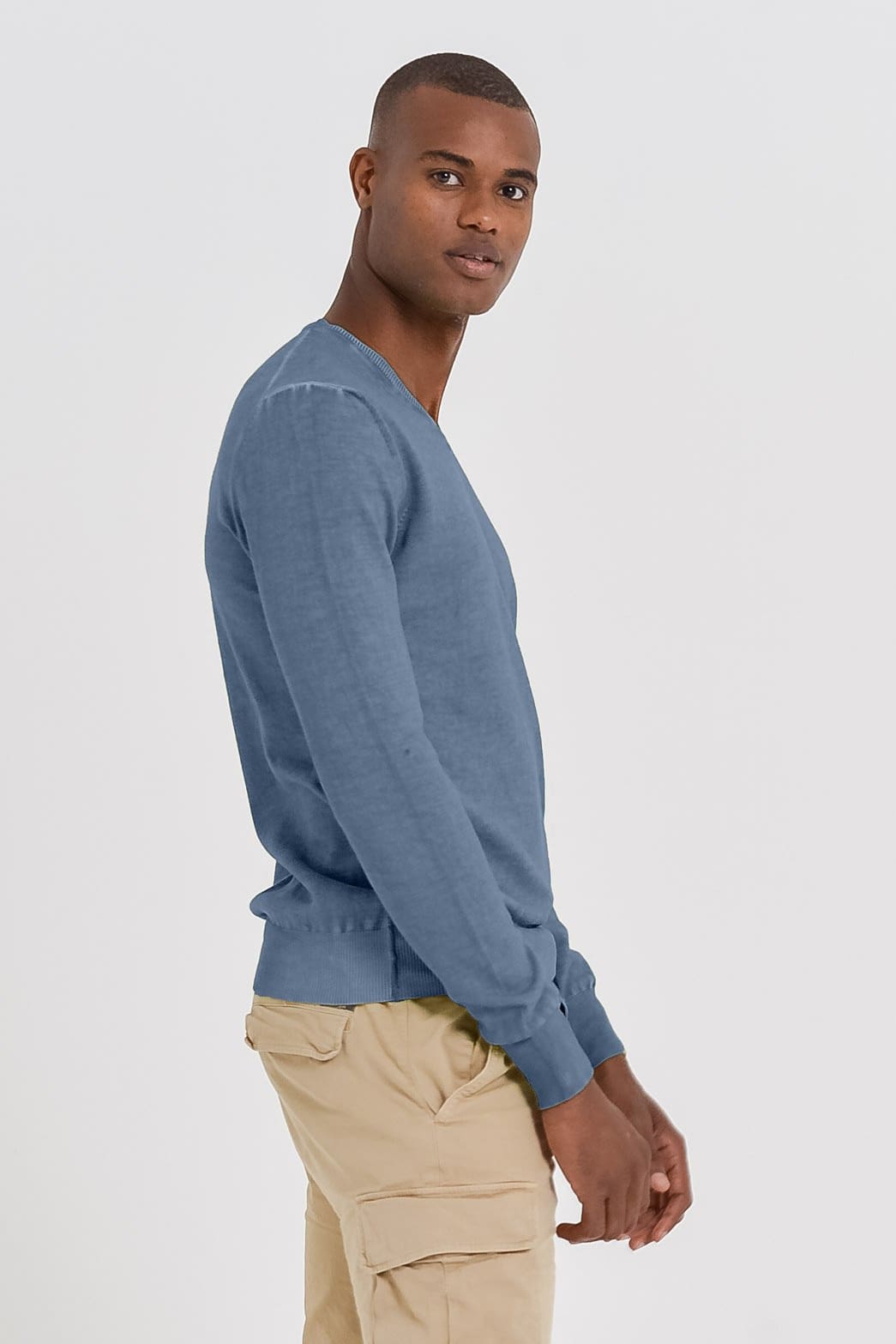 Ondartet kontakt Økologi Men's Cotton V-Neck Sweater in Jeans | Ploumanac'h
