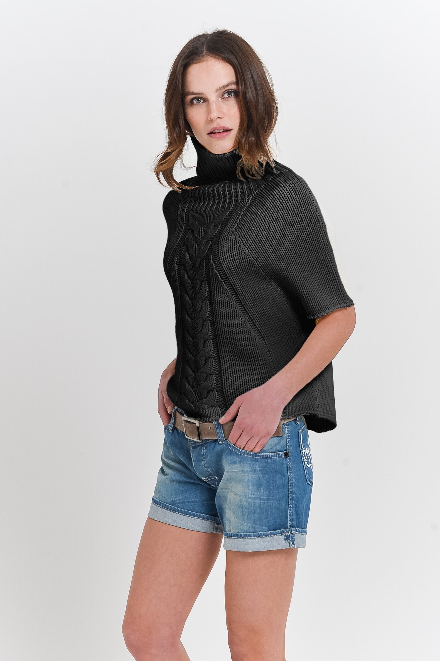 Wiay Basalt - Cable Mini Poncho - Sweaters