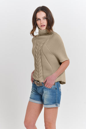 Wiay Breakers - Cable Mini Poncho - Sweaters
