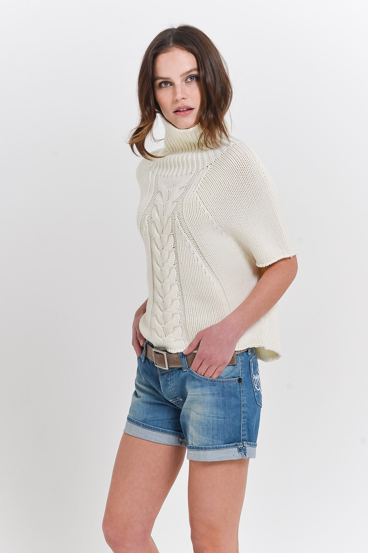 Wiay Foam - Cable Mini Poncho - Sweaters